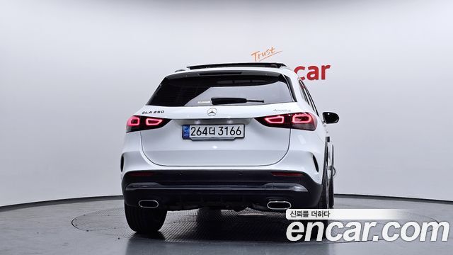 Mercedes-Benz GLA-Class GLA250 4MATIC