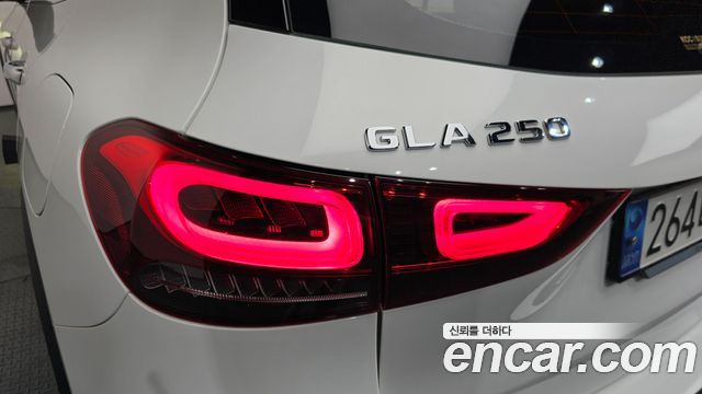 Mercedes-Benz GLA-Class GLA250 4MATIC