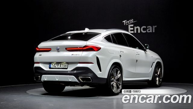 BMW X6 M50i