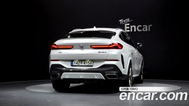 BMW X6 M50i
