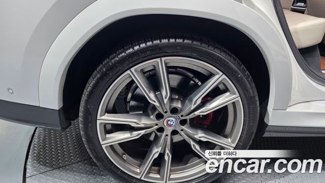 BMW X6 M50i