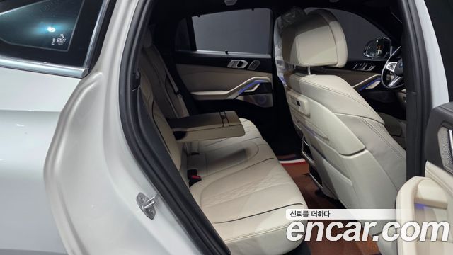 BMW X6 M50i