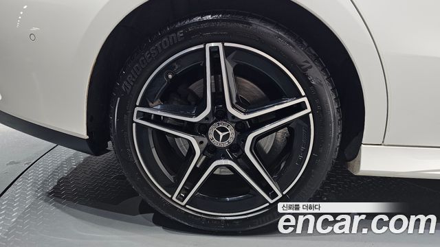 Mercedes-Benz CLA-Class CLA250 4MATIC