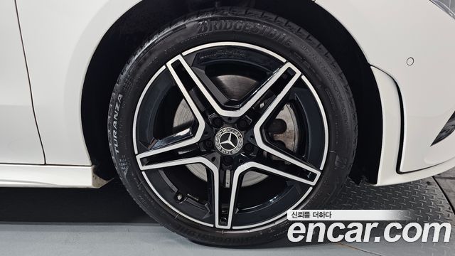Mercedes-Benz CLA-Class CLA250 4MATIC