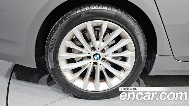BMW 5-Series 523d xDrive Luxury
