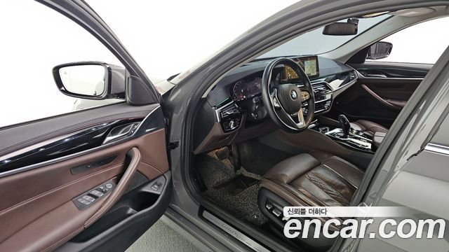 BMW 5-Series 523d xDrive Luxury