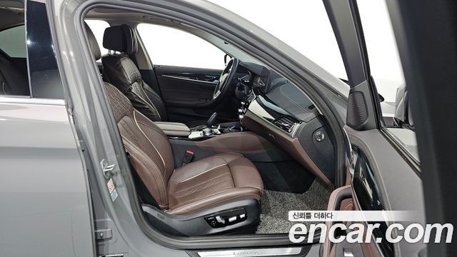 BMW 5-Series 523d xDrive Luxury