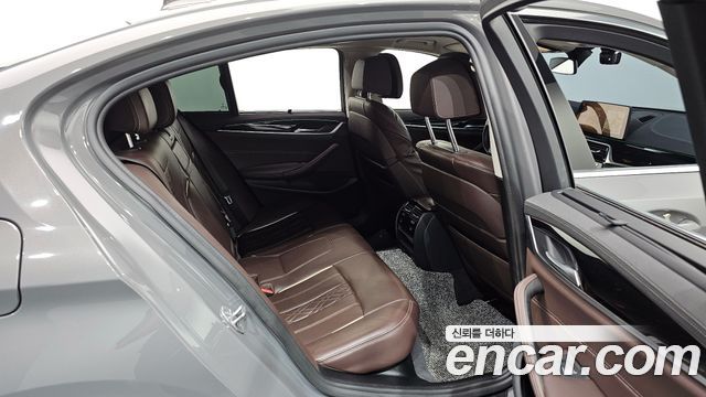 BMW 5-Series 523d xDrive Luxury