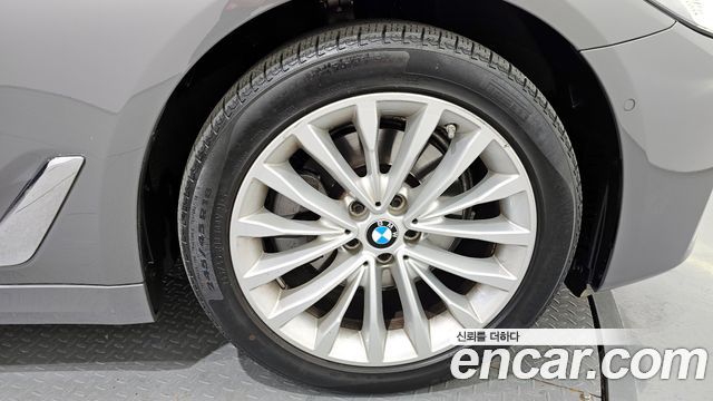 BMW 5-Series 523d xDrive Luxury