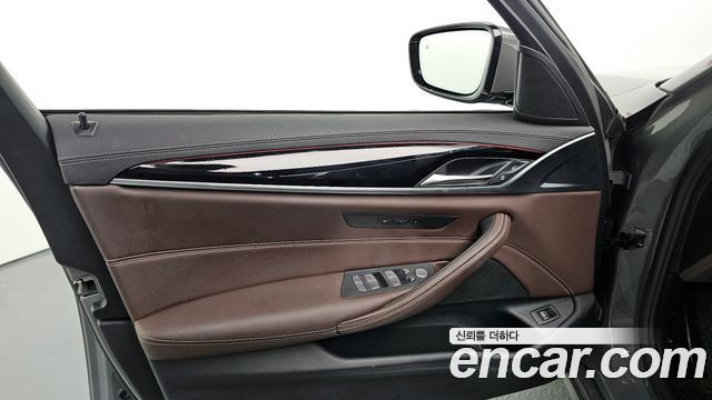 BMW 5-Series 523d xDrive Luxury