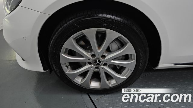 Mercedes-Benz E-Class E300 Exclusive