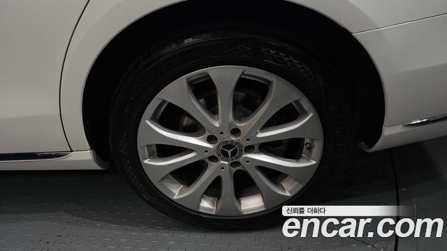 Mercedes-Benz E-Class E300 Exclusive
