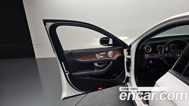 Mercedes-Benz E-Class E300 Exclusive