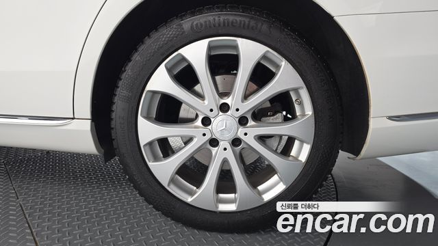 Mercedes-Benz E-Class E300 Exclusive