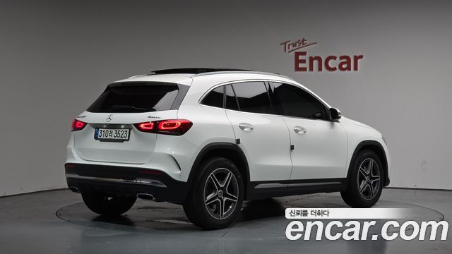 Mercedes-Benz GLA-Class GLA250 4MATIC