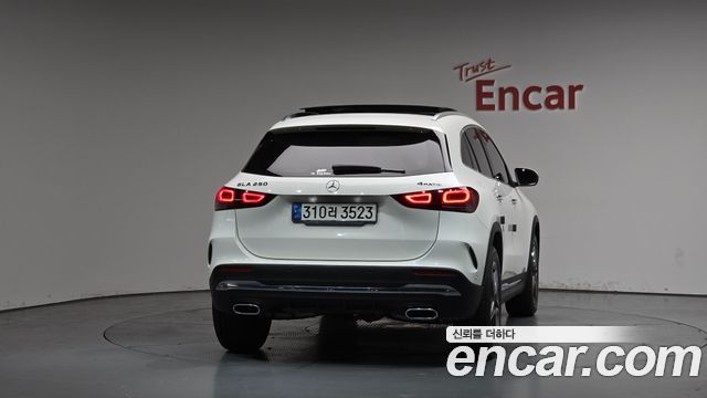 Mercedes-Benz GLA-Class GLA250 4MATIC
