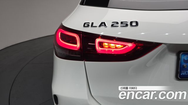Mercedes-Benz GLA-Class GLA250 4MATIC