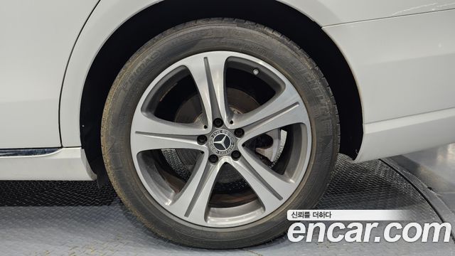 Mercedes-Benz E-Class E300 Avantgarde