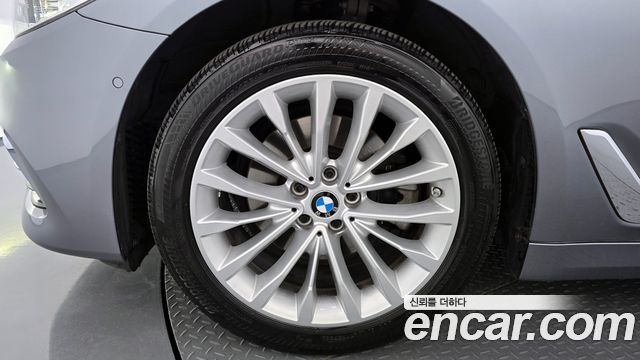 BMW 5-Series 520d xDrive Luxury Plus