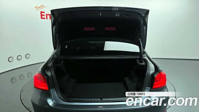 BMW 5-Series 520d xDrive Luxury Plus