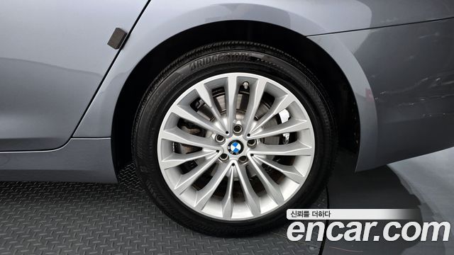 BMW 5-Series 520d xDrive Luxury Plus