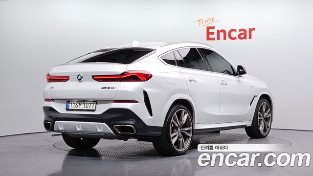 BMW X6 M50i