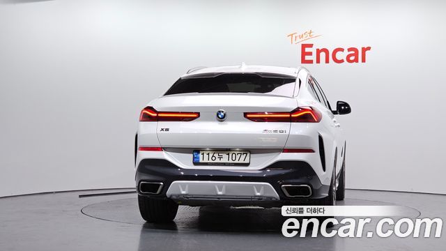 BMW X6 M50i