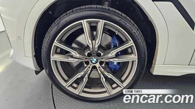 BMW X6 M50i