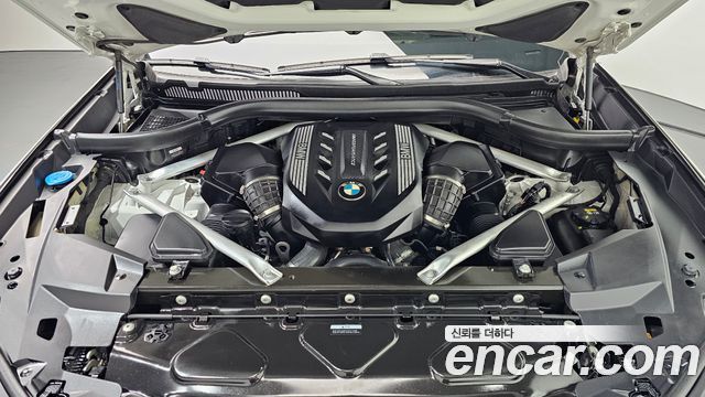 BMW X6 M50i