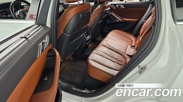 BMW X6 M50i