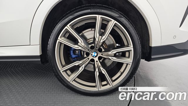 BMW X6 M50i