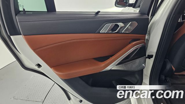 BMW X6 M50i