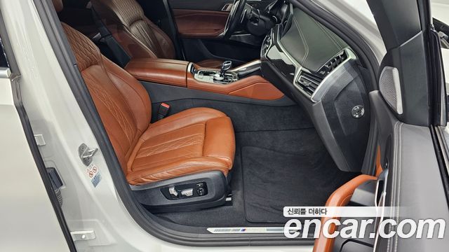 BMW X6 M50i