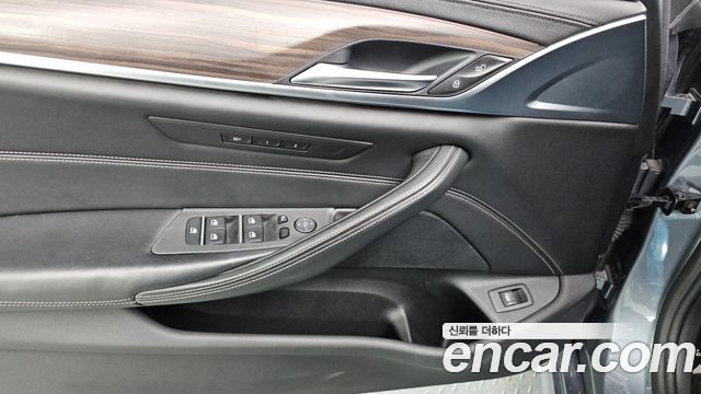 BMW 5-Series 530i xDrive M Sport Package Plus