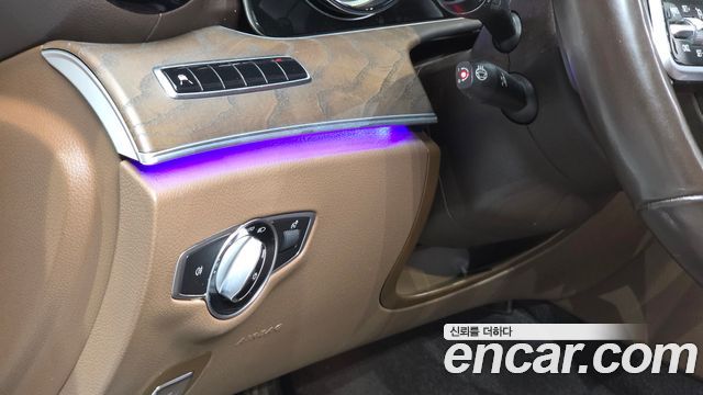 Mercedes-Benz E-Class E220d Exclusive