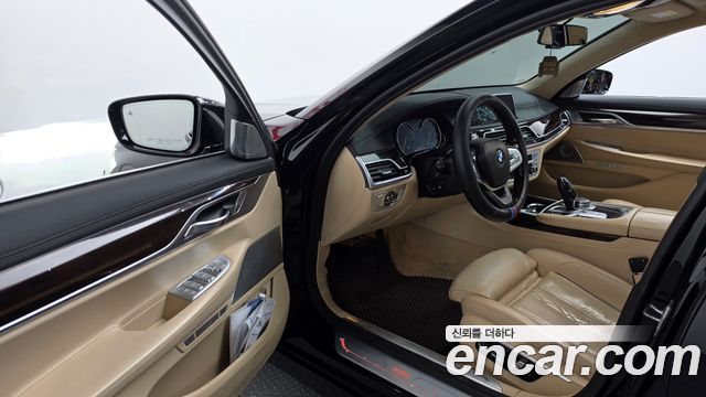 BMW 7-Series 750Li xDrive Luxury