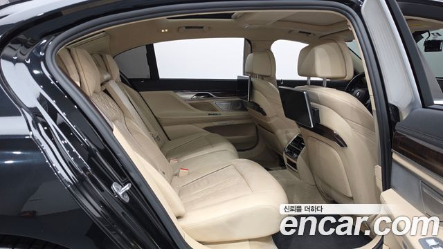 BMW 7-Series 750Li xDrive Luxury