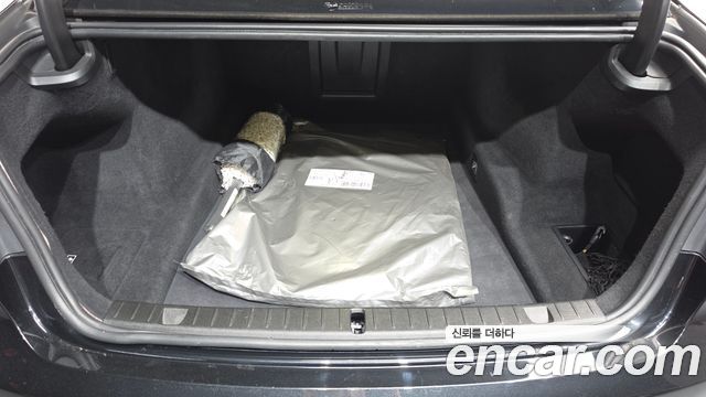 BMW 7-Series 750Li xDrive Luxury