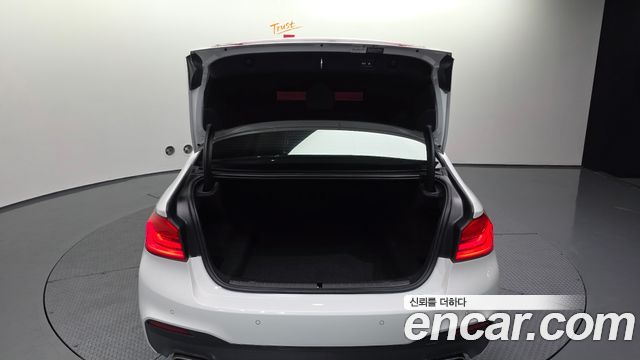 BMW 5-Series 530i xDrive M Sport Package