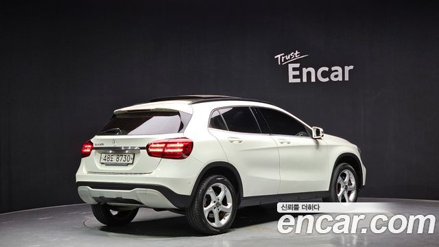 Mercedes-Benz GLA-Class GLA220