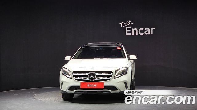 Mercedes-Benz GLA-Class GLA220