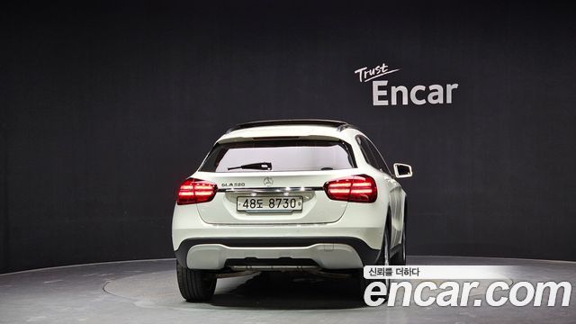Mercedes-Benz GLA-Class GLA220