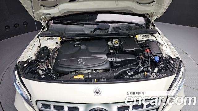 Mercedes-Benz GLA-Class GLA220