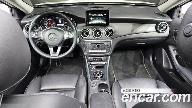 Mercedes-Benz GLA-Class GLA220