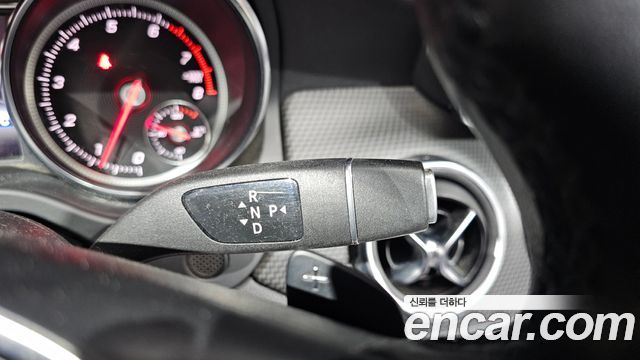 Mercedes-Benz GLA-Class GLA220