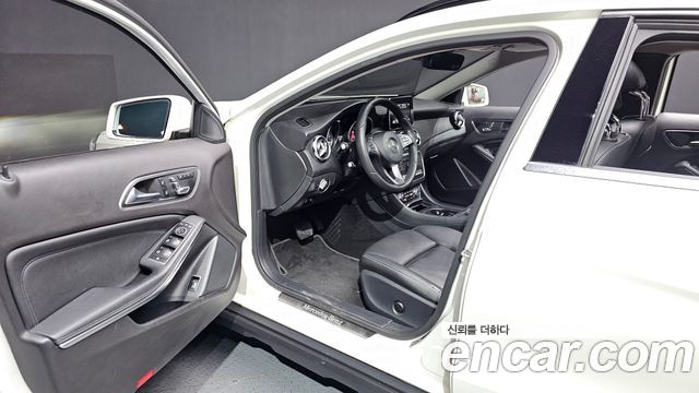 Mercedes-Benz GLA-Class GLA220
