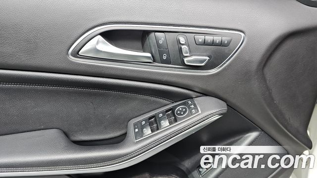 Mercedes-Benz GLA-Class GLA220