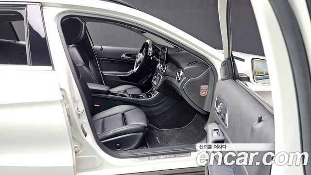 Mercedes-Benz GLA-Class GLA220