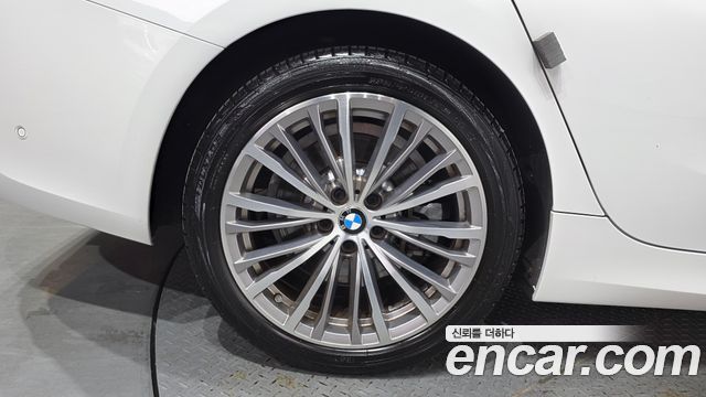 BMW 3-Series 330e Luxury
