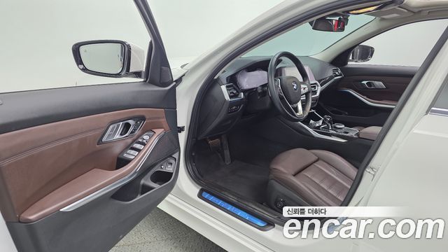 BMW 3-Series 330e Luxury